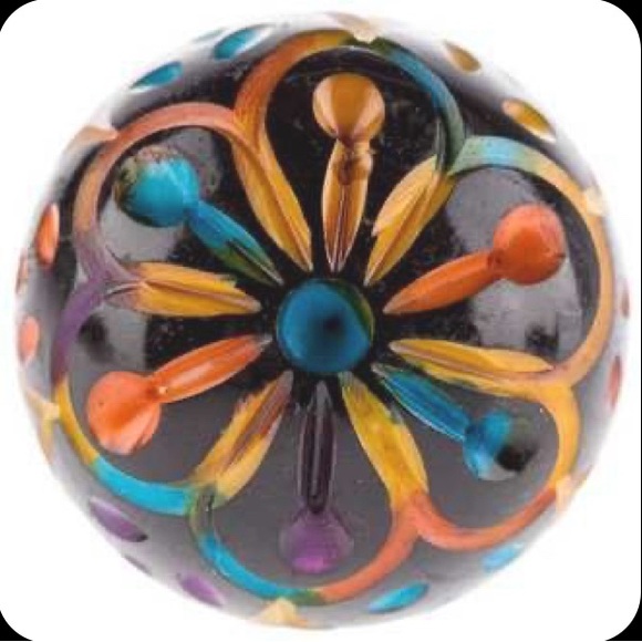 Lot of 18 Wooden Decorative Knobs - Picture 2 of 4